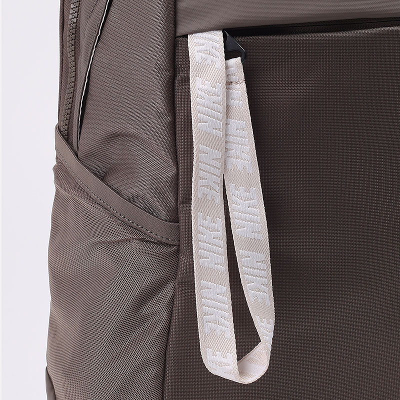  коричневый рюкзак Nike Essentials Backpack BA6143-040 - цена, описание, фото 3